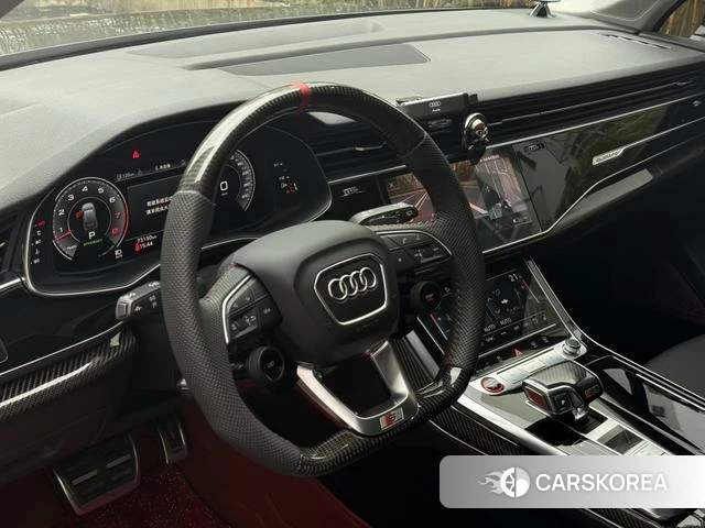 Audi Q7 2021 Темно-серый из Китая