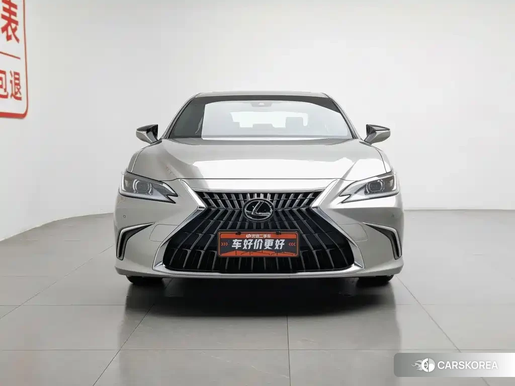 Lexus ES 2024 Silver/gray из Китая, фото 2