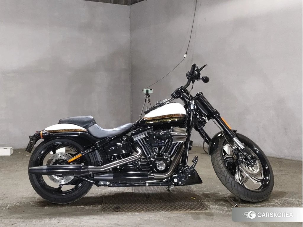 Проданный Harley-Davidson Softail Breakout FXSBSE CVO 2016 из Японии