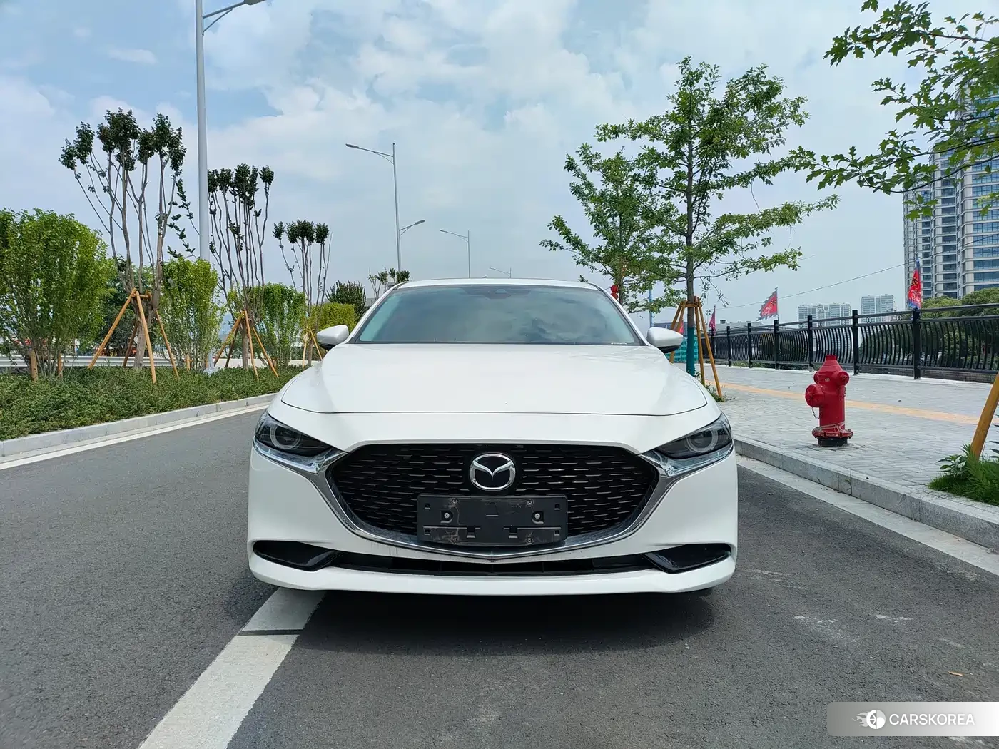 Mazda 3 2024 Белый из Китая