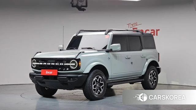 Ford Bronco 6th Generation 2023 Серебристо-серый из Кореи