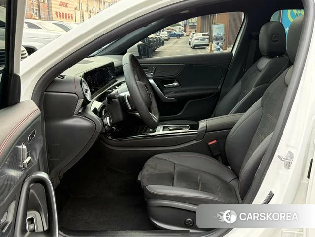 Mercedes-Benz Class A 2025 Белый из Китая