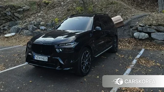 BMW X7 (G07) 2023 Черный из Кореи