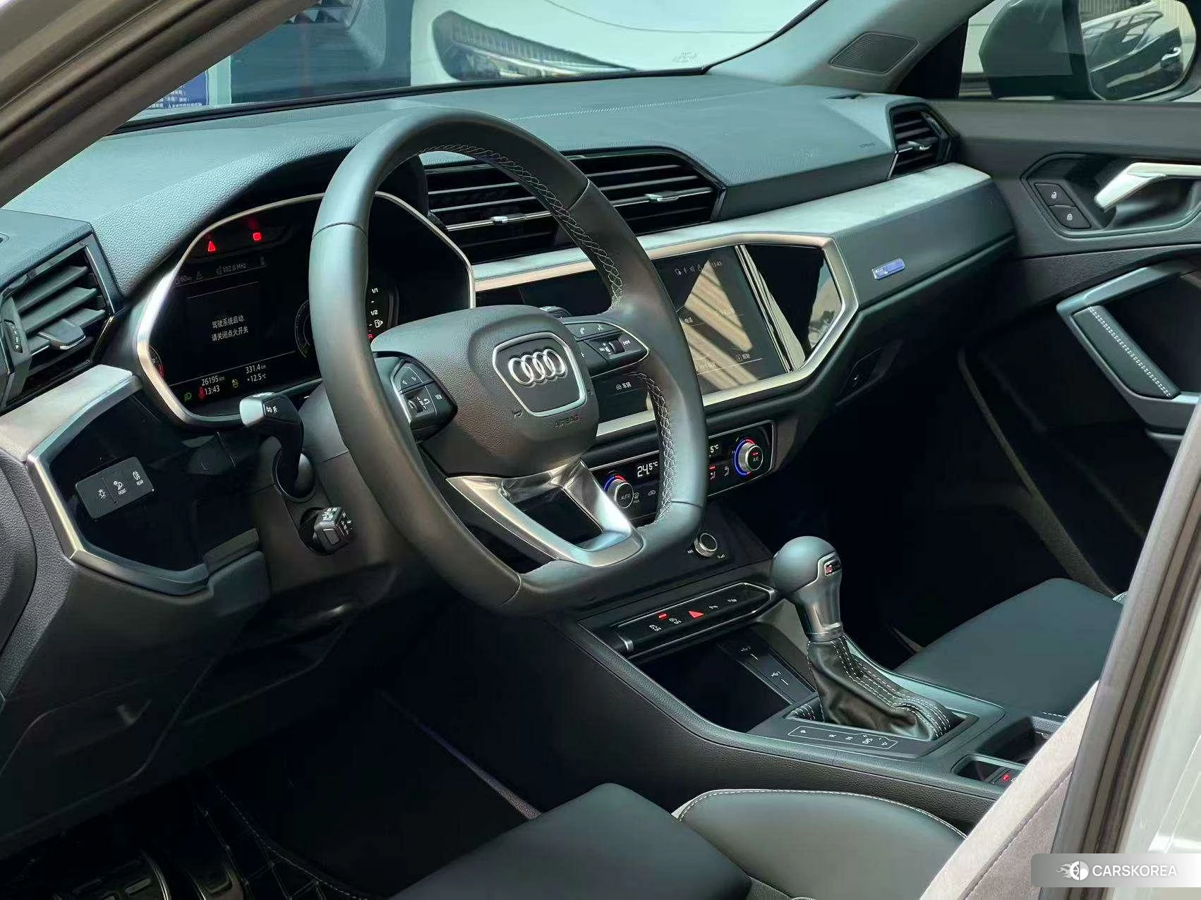 Audi Q3 2023 Темно-серый из Китая