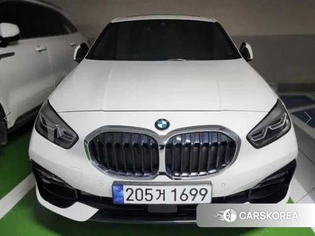 BMW 1 Series (F40) 2023 Белый из Кореи