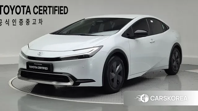 Toyota Prius 5th Generation 2023 Белый из Кореи