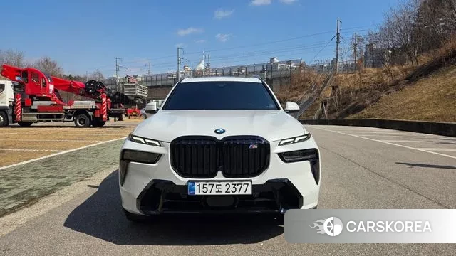 BMW X7 (G07) 2025 Белый из Кореи