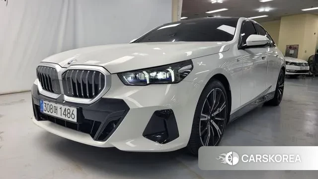 BMW 5 Series (G60) 2025 Белый из Кореи