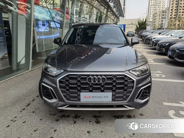Audi Q5L 2023 Темно-серый из Китая