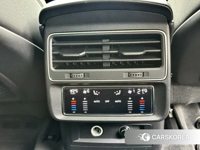 Audi Q7 2023 Черный из Китая