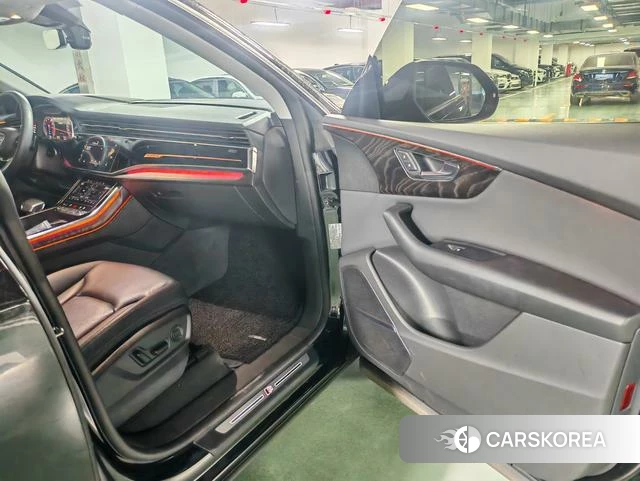 Audi Q8 2023 Черный из Китая