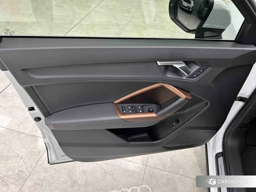 Audi Q3 2022 Белый из Китая