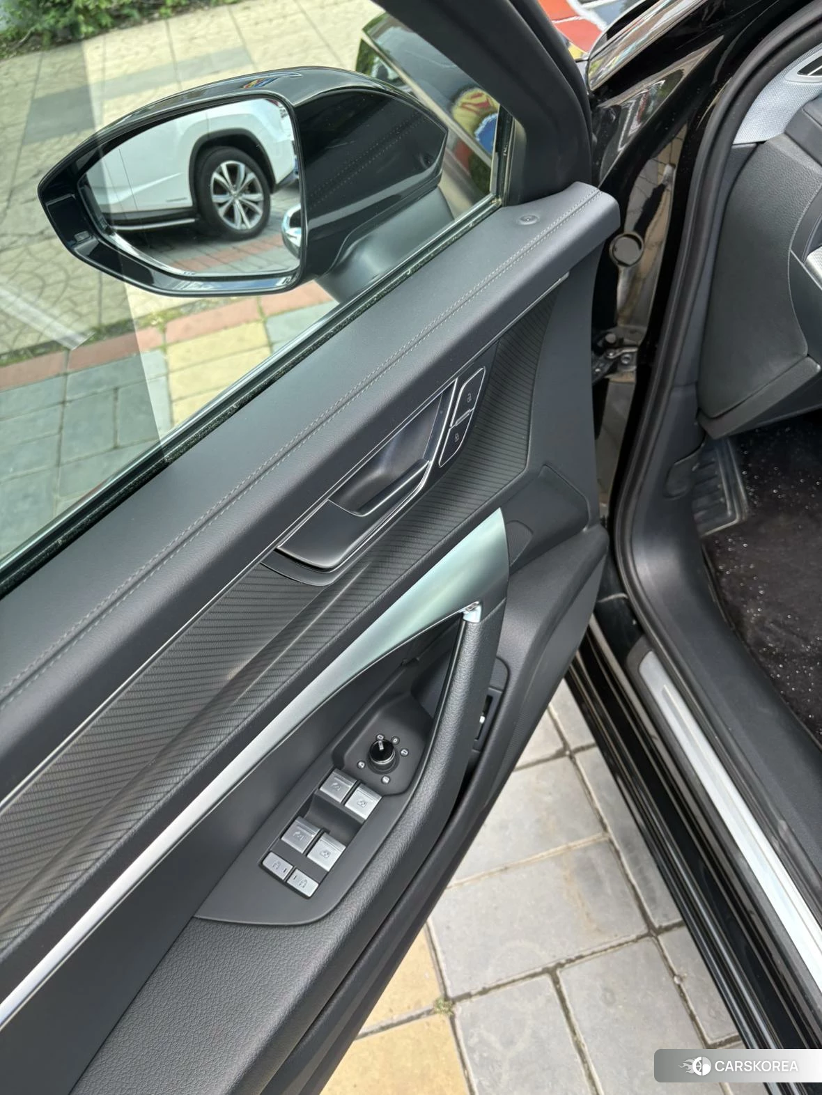 Audi A6L 2022 Черный из Китая