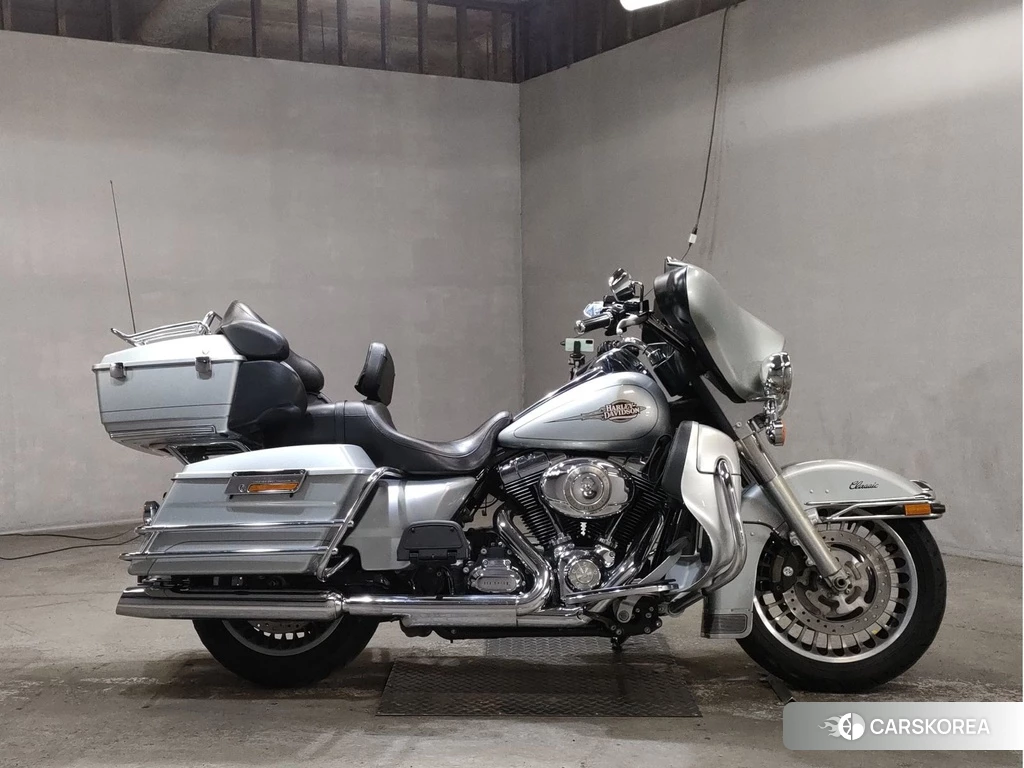 Проданный Harley-Davidson Electra Glide FLHTC1580 2011 из Японии, фото 2