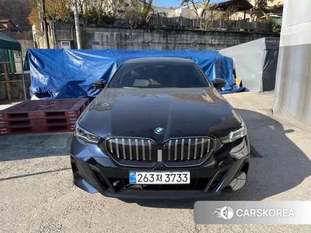 BMW 5 Series (G60) 2024 Черный из Кореи