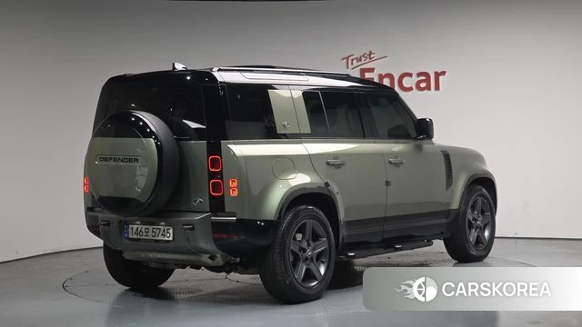 Land Rover Defender (L663) 2023 Зеленый из Кореи