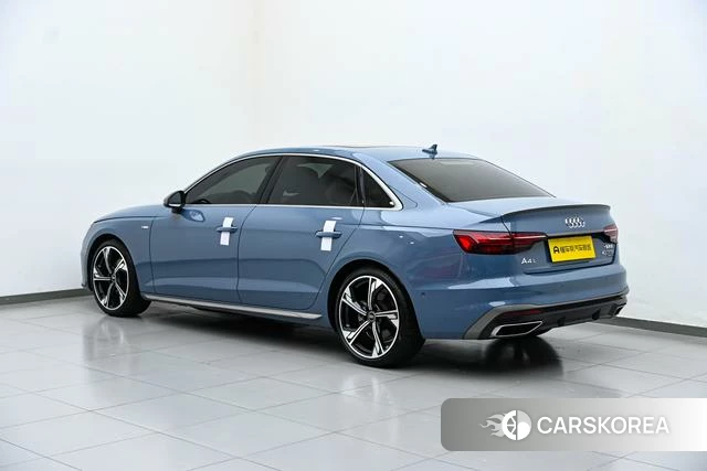 Audi A4L 2023 Темно-серый из Китая