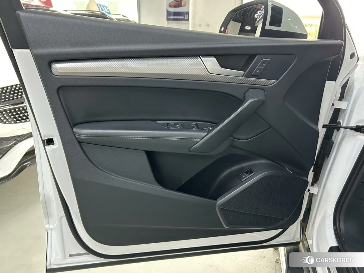 Audi Q5L 2019 Белый из Китая
