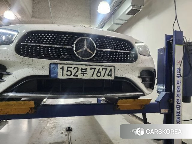Mercedes-Benz E-Class W213 2022 Белый из Кореи