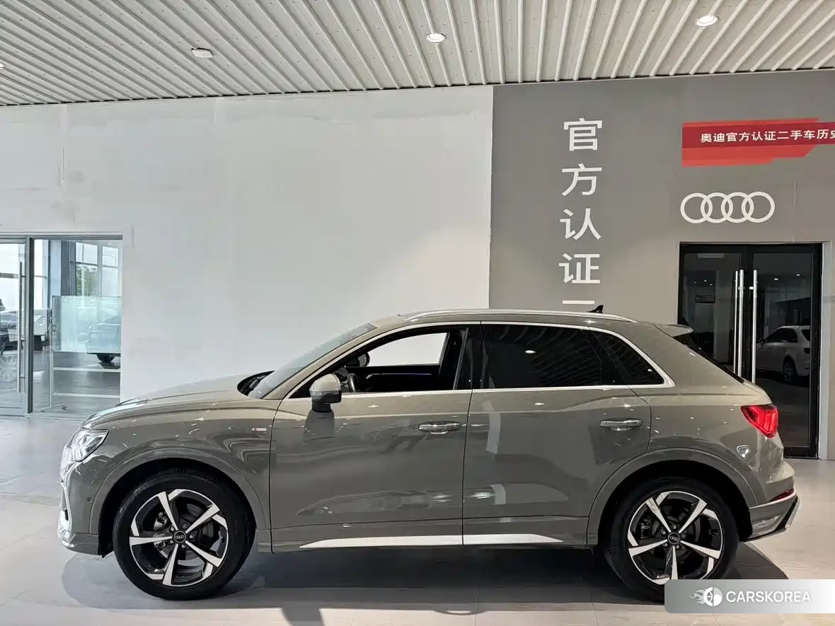 Audi Q3 2025 Silver/gray из Китая