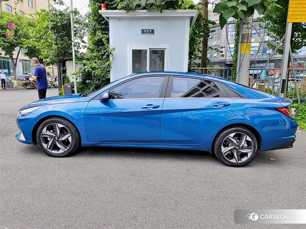 Hyundai Elantra 2022 Синий из Китая
