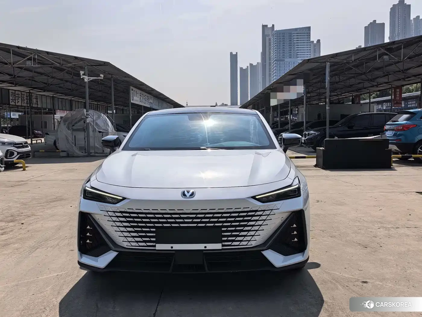 Chang'an Changan UNI-V 2023 Белый из Китая