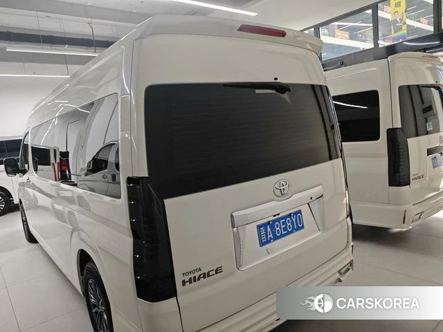 Toyota Hiace 2024 Белый из Китая