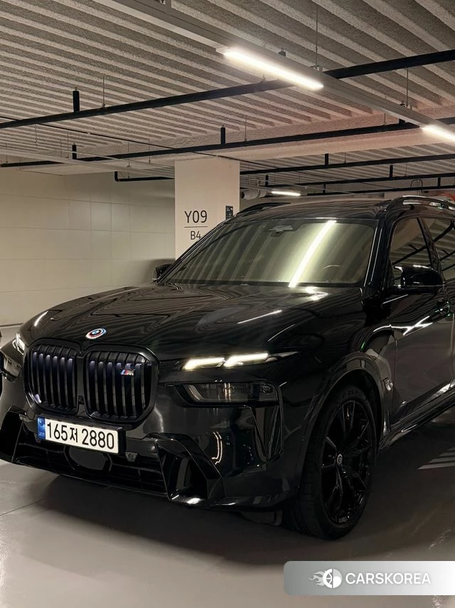 BMW X7 (G07) 2023 Черный из Кореи