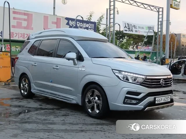 Ssangyong Korando Turismo 2019 Серебристо-серый из Кореи