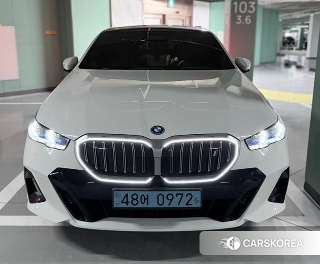 BMW i5 (G60) 2023 Белый из Кореи