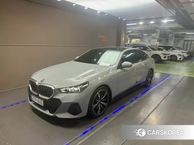 BMW 5 Series (G60) 2024 Цвет галактики из Кореи