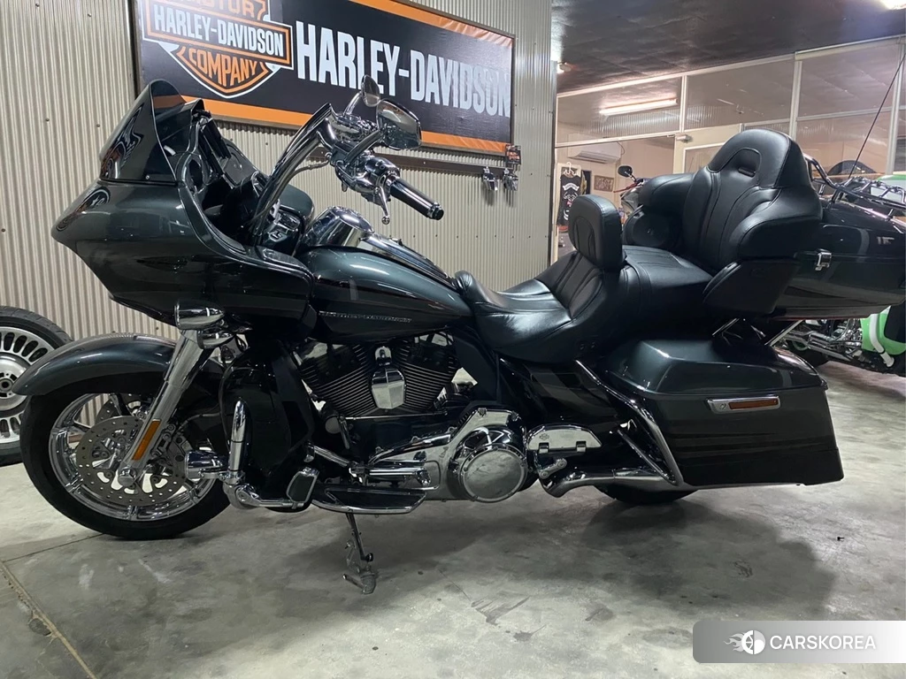 Проданный Harley-Davidson Road Glide FLTRUSE1800 CVO 2016 из Японии
