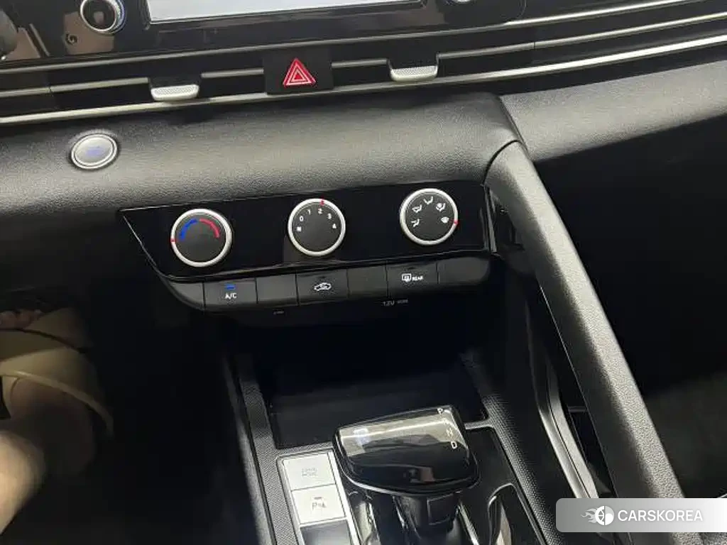 Hyundai Elantra 2023 Белый из Китая