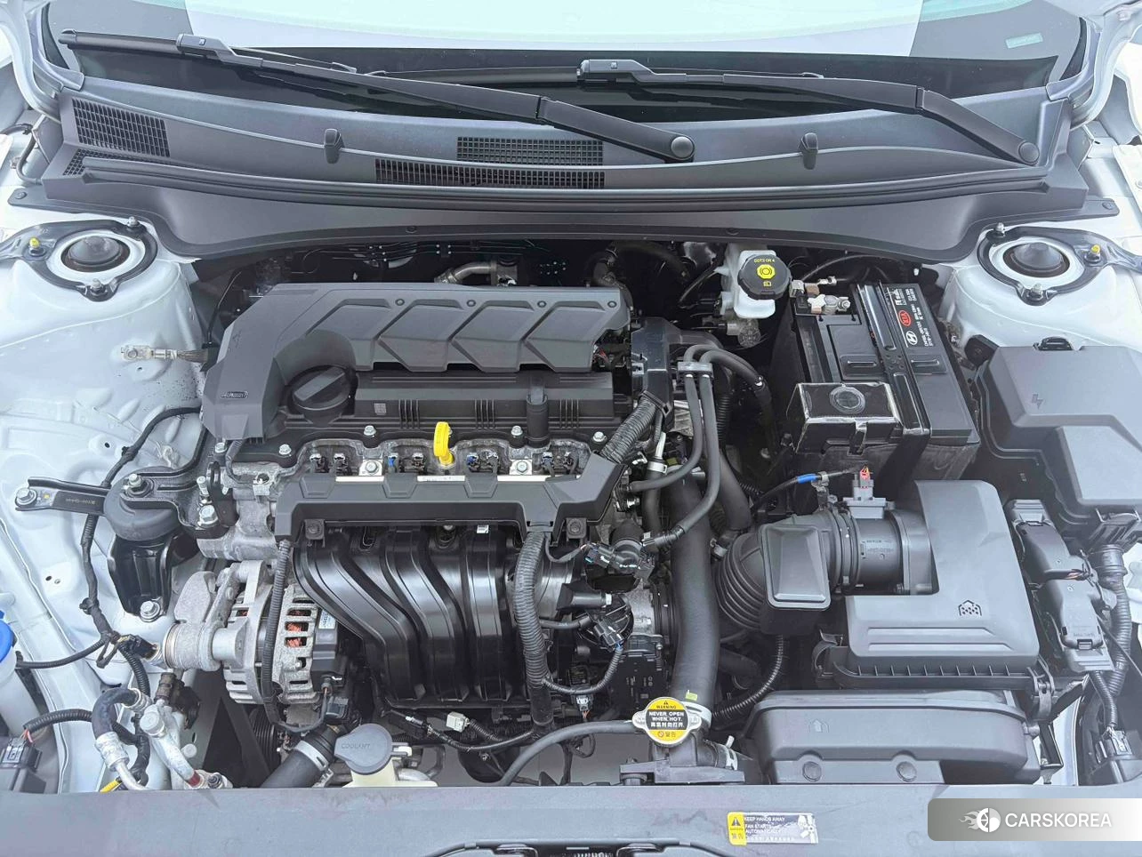 Hyundai Elantra 2023 Белый из Китая