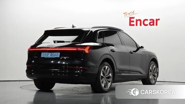 Audi e-Tron 2021 Черный из Кореи