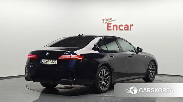 BMW 5 Series (G60) 2023 Черный из Кореи