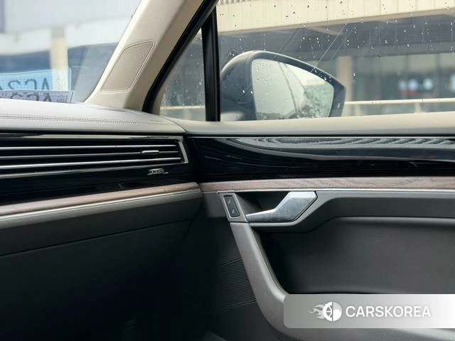 Volkswagen Touareg 2023 Черный из Китая