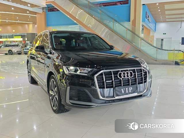 Audi Q7 2023 Черный из Китая