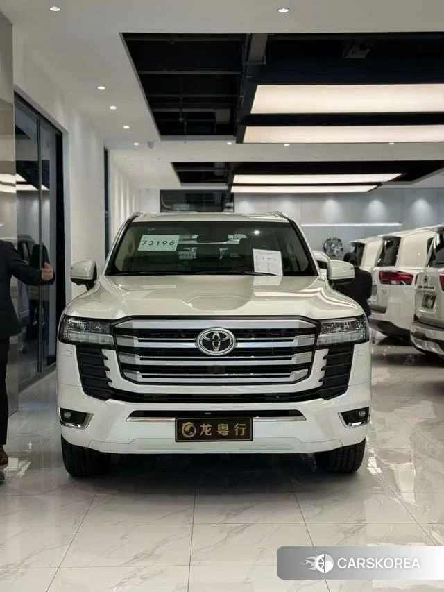 Toyota Land Cruiser (imported) 2024 Белый из Китая