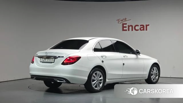 Mercedes-Benz C-Class W205 2018 Белый из Кореи