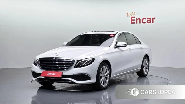 Mercedes-Benz E-Class W213 2018 Белый из Кореи