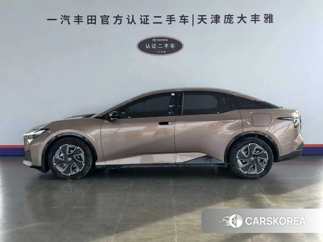 Toyota bZ3 2023 Шампань из Китая