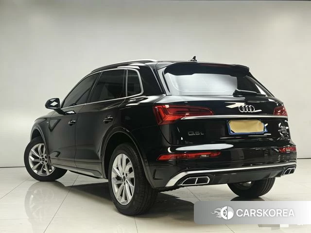 Audi Q5L 2022 Черный из Китая