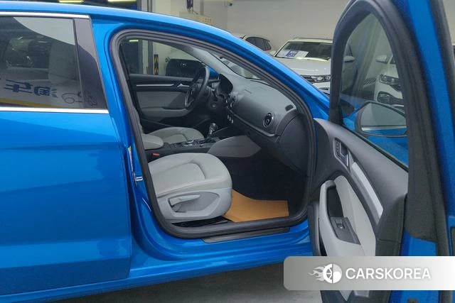 Audi A3 2018 Синий из Китая