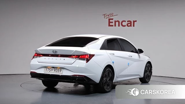 Hyundai Avante Hybrid (CN7) 2023 Белый из Кореи