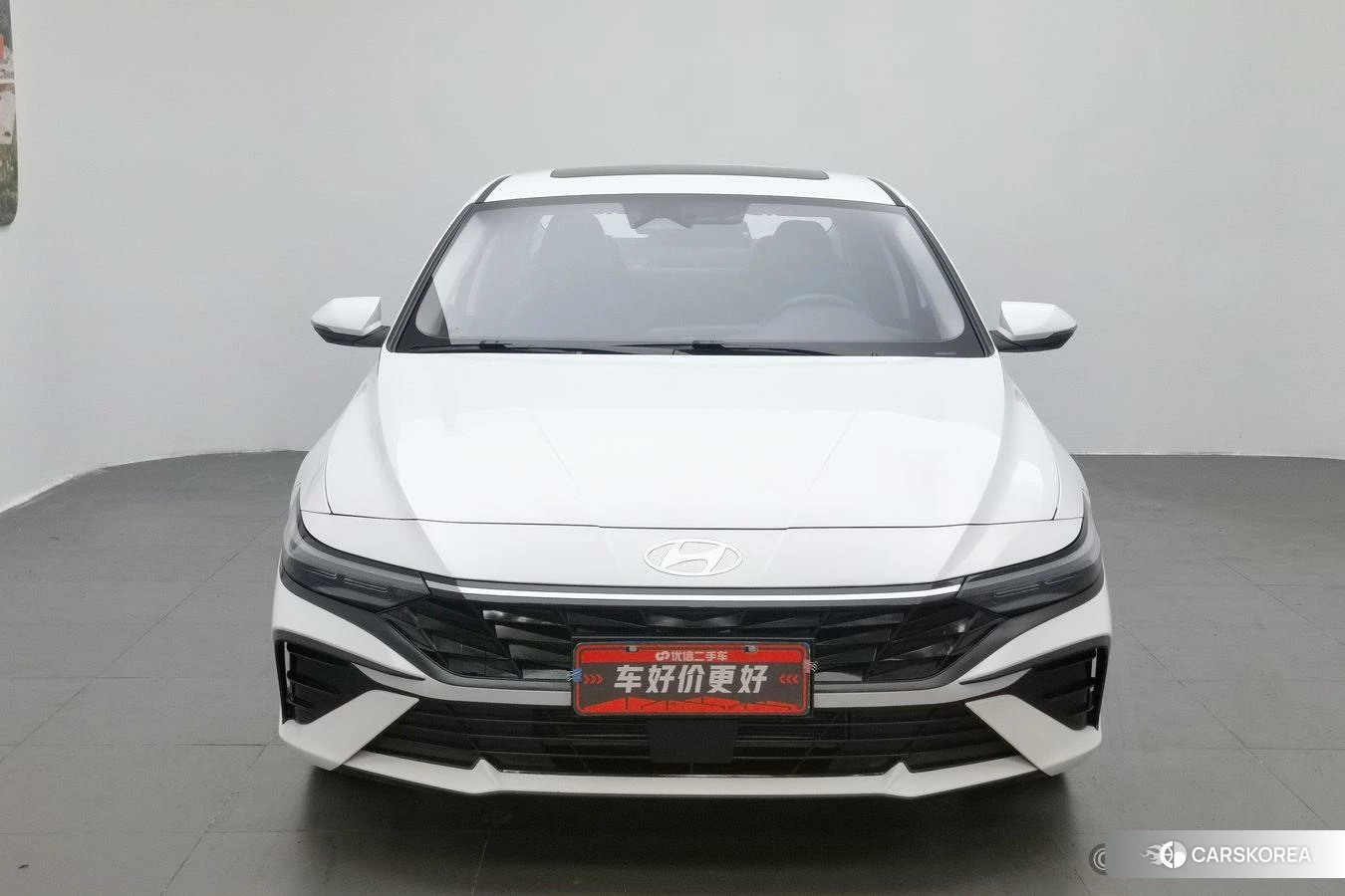 Hyundai Elantra 2023 Белый из Китая