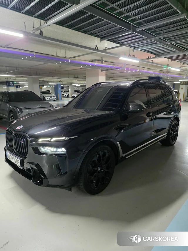 BMW X7 (G07) 2023 Черный из Кореи