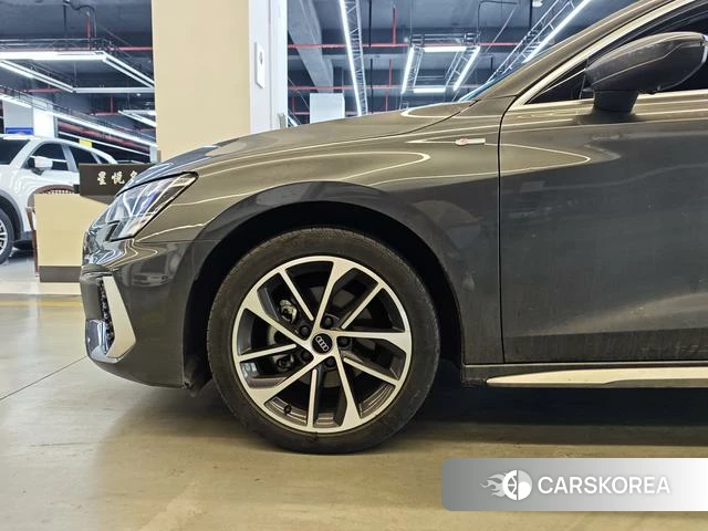 Audi A3 2023 Темно-серый из Китая
