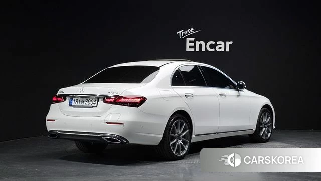 Mercedes-Benz E-Class W213 2022 Белый из Кореи