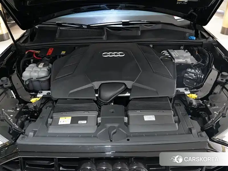 Audi Q7 2022 Черный из Китая